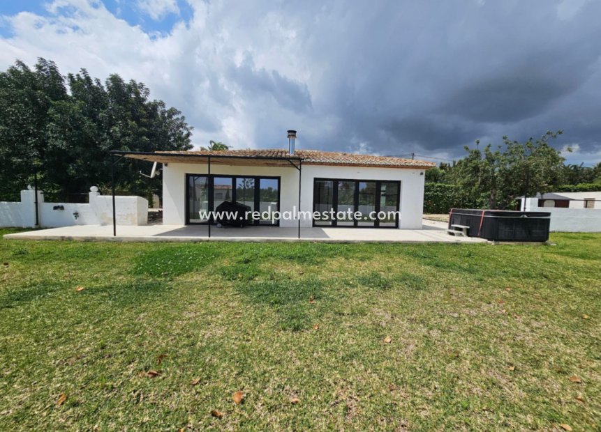 Återförsäljning - Villa -
Jávea
