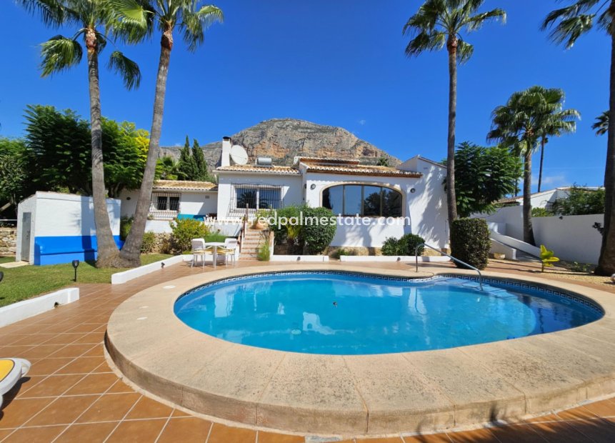 Återförsäljning - Villa -
Jávea