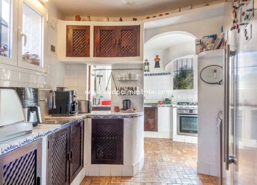 Återförsäljning - Villa -
Jávea