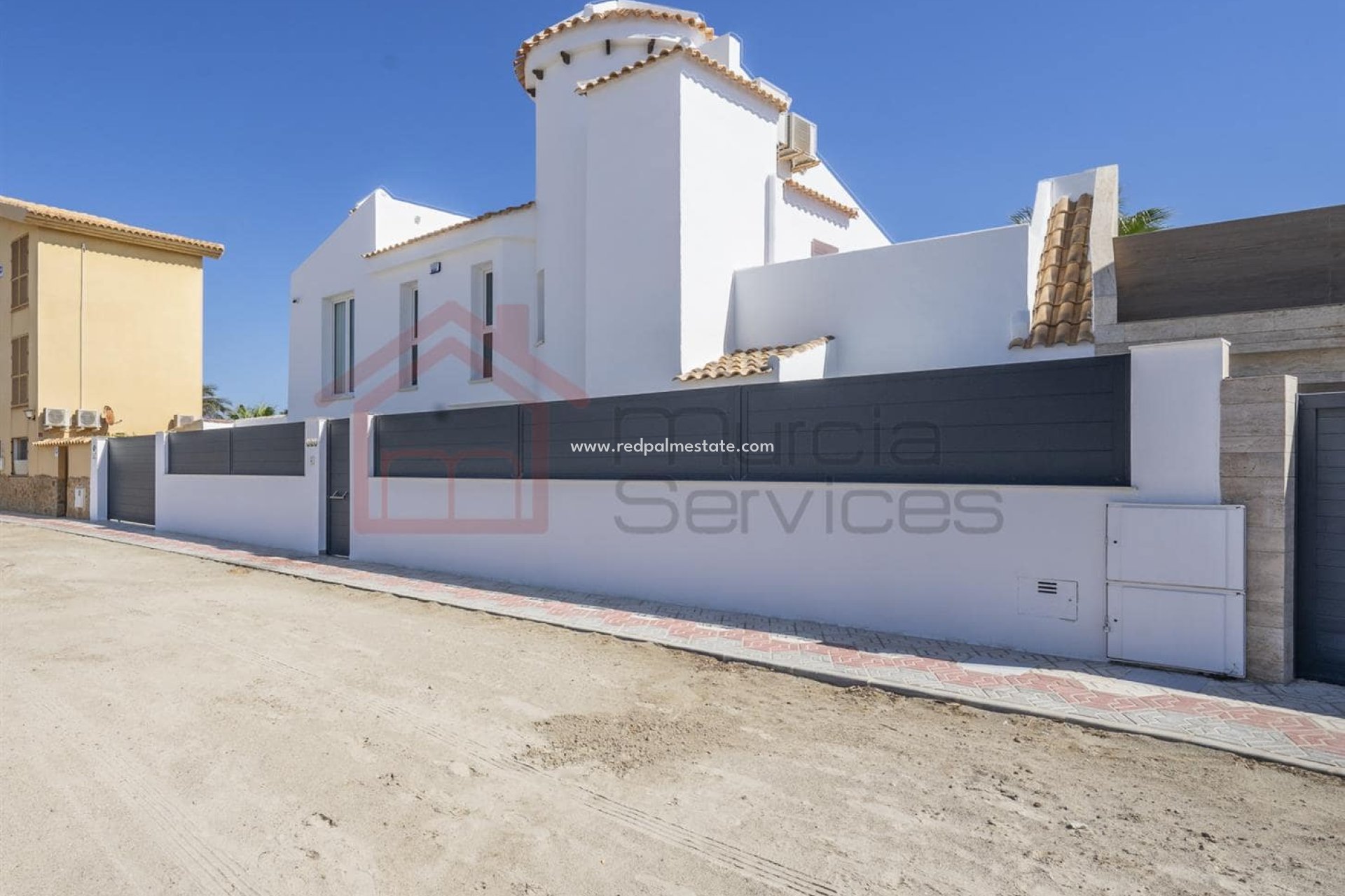 Återförsäljning - Villa -
La Manga - Costa Calida
