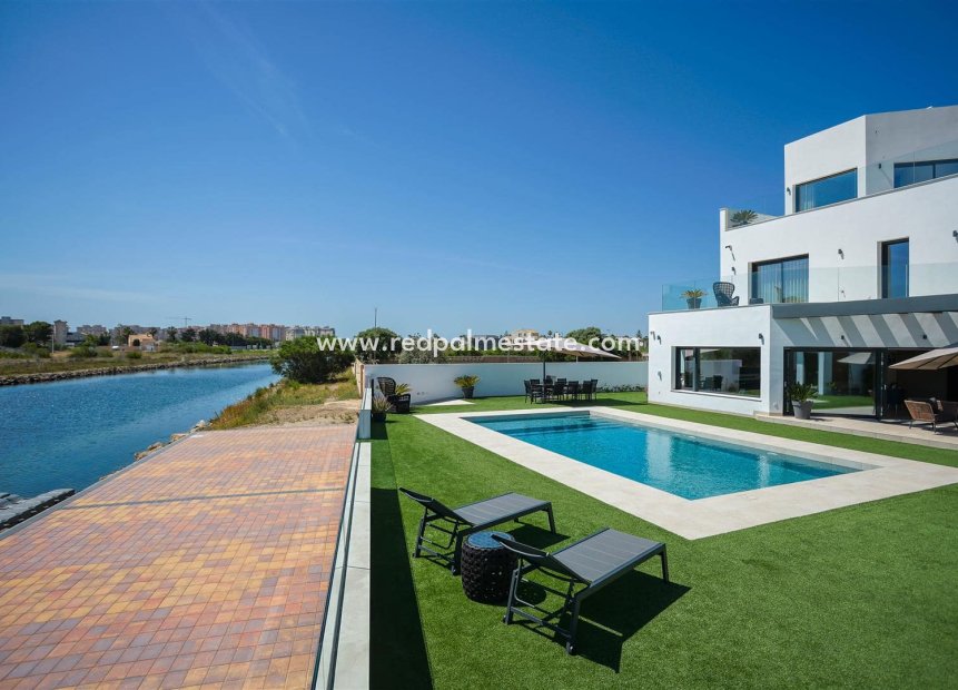 Återförsäljning - Villa -
La Manga - Costa Calida