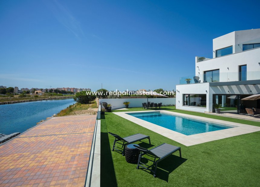 Återförsäljning - Villa -
La Manga - Costa Calida