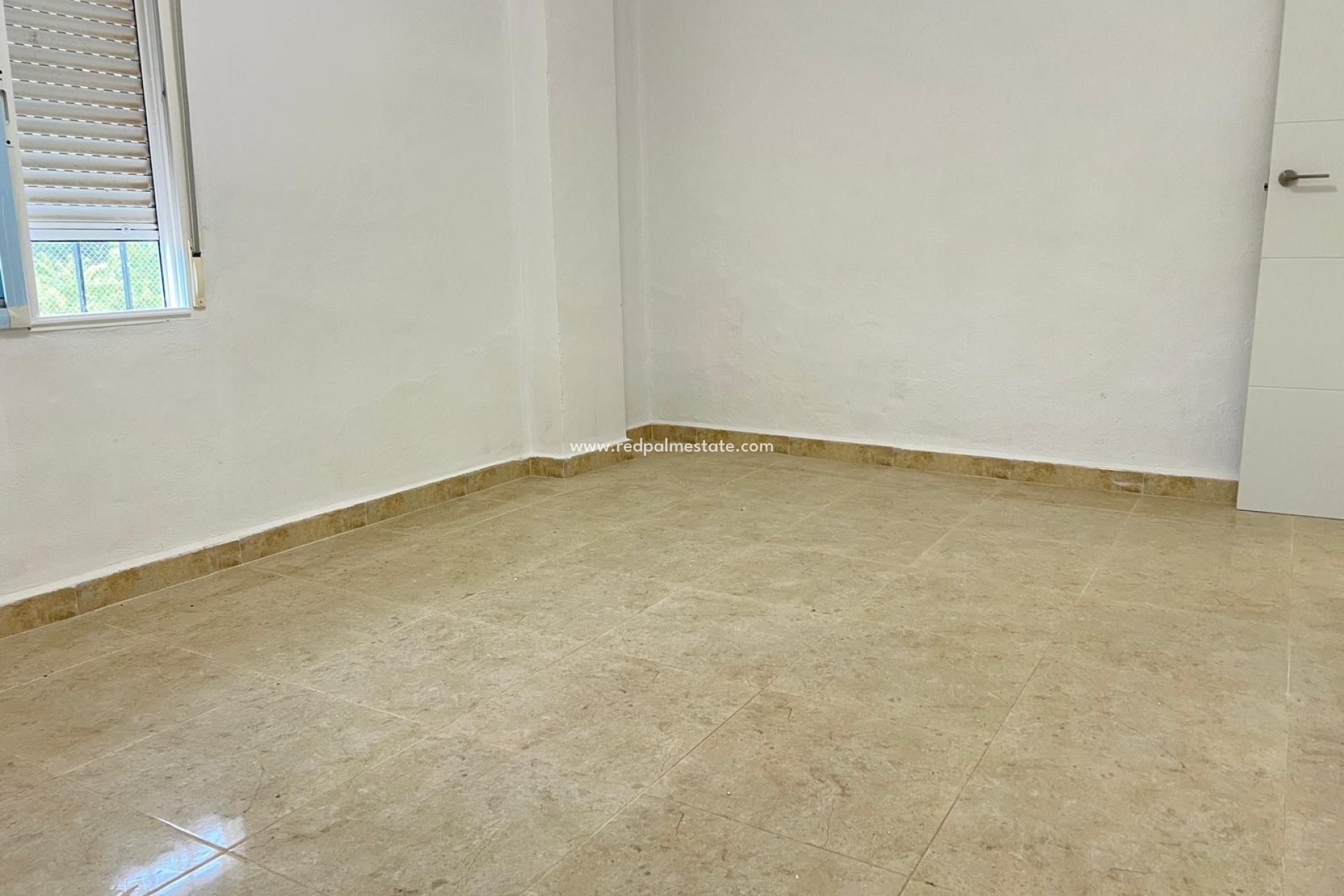 Återförsäljning - Villa -
La Solana