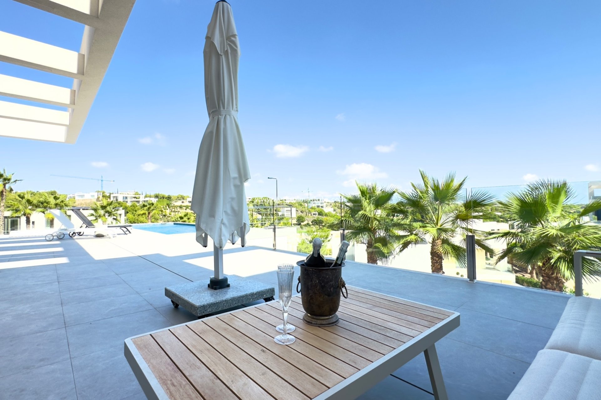 Återförsäljning - Villa -
Las Colinas Golf