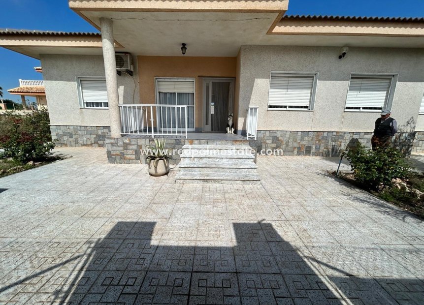 Återförsäljning - Villa -
Los Alczares - Las Lomas Del Rame-bahía Bella