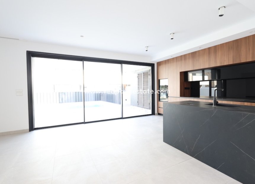 Återförsäljning - Villa -
Los Alczares - Los Alcazares