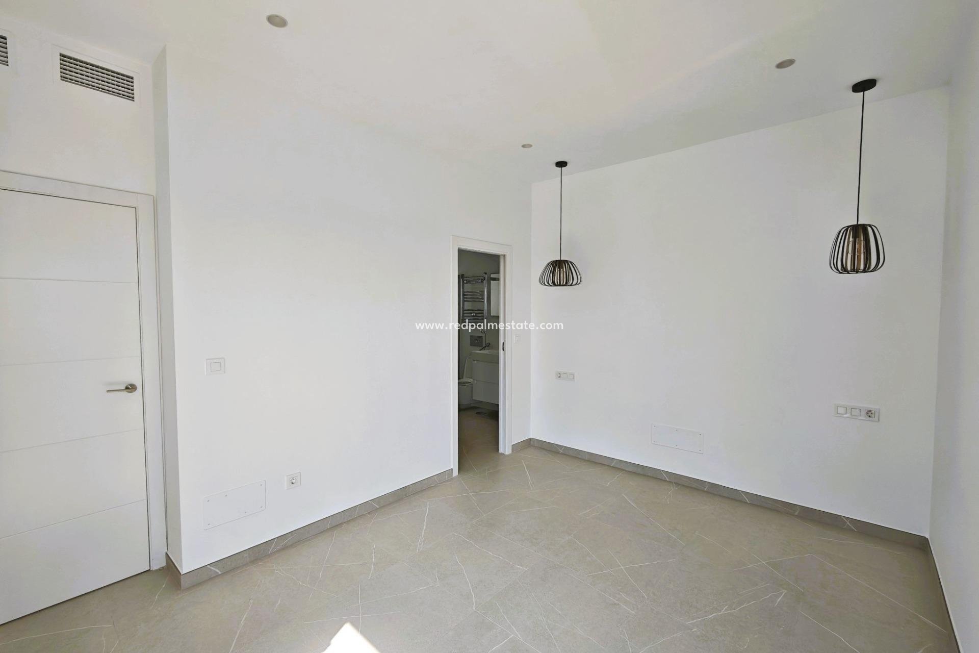 Återförsäljning - Villa -
Los Alczares - Santa Rosalia