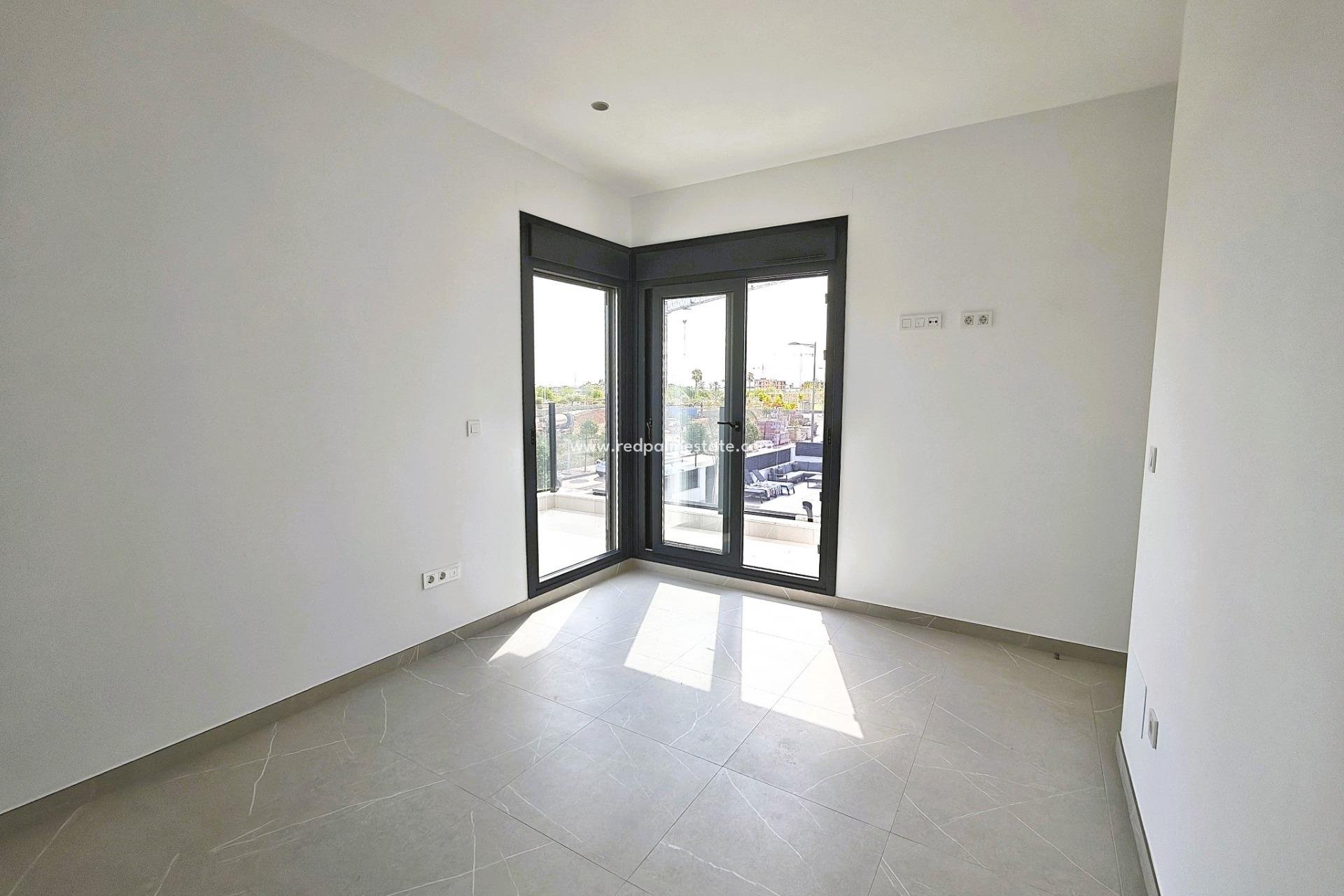 Återförsäljning - Villa -
Los Alczares - Santa Rosalia