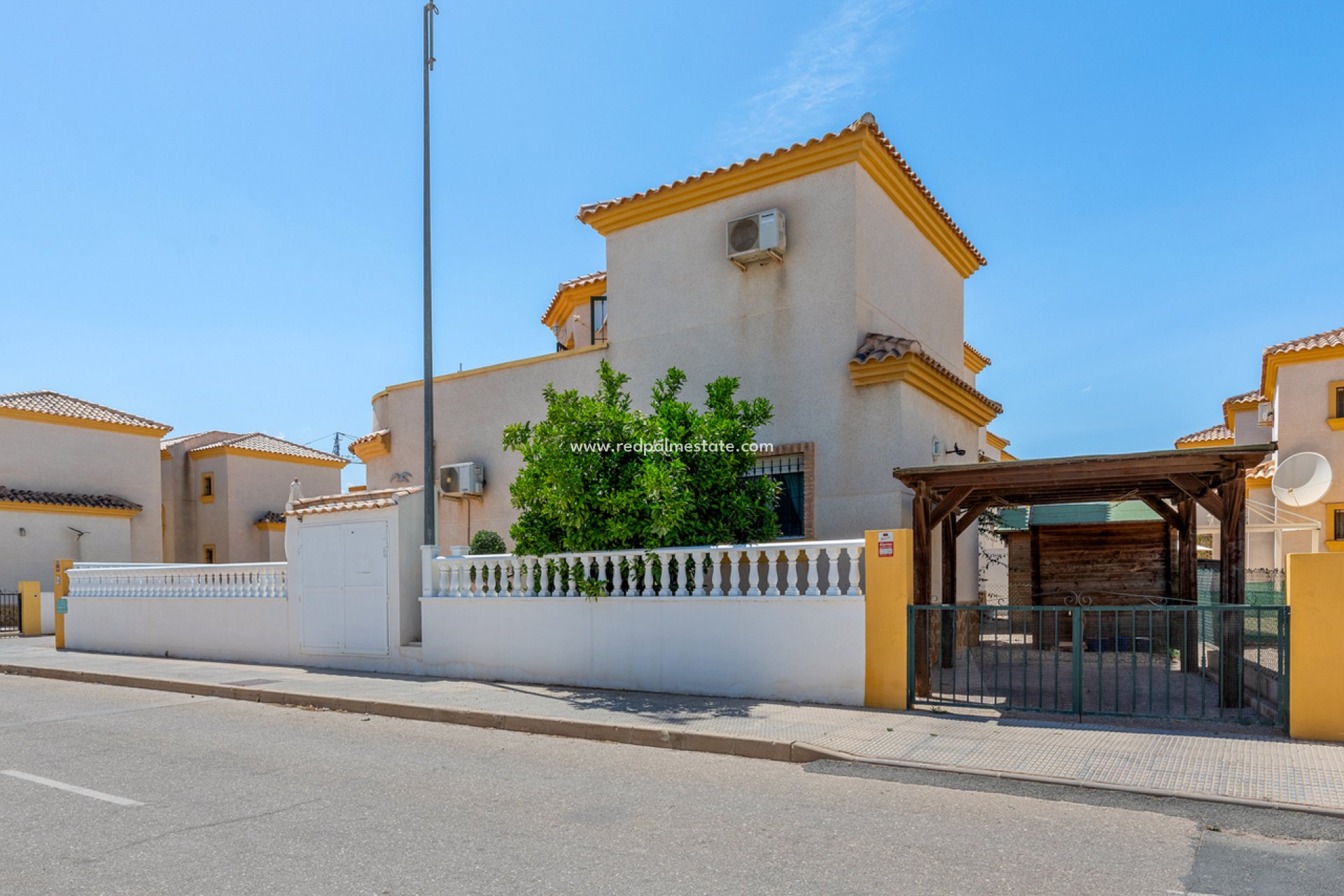 Återförsäljning - Villa -
Los Montesinos - La Herada
