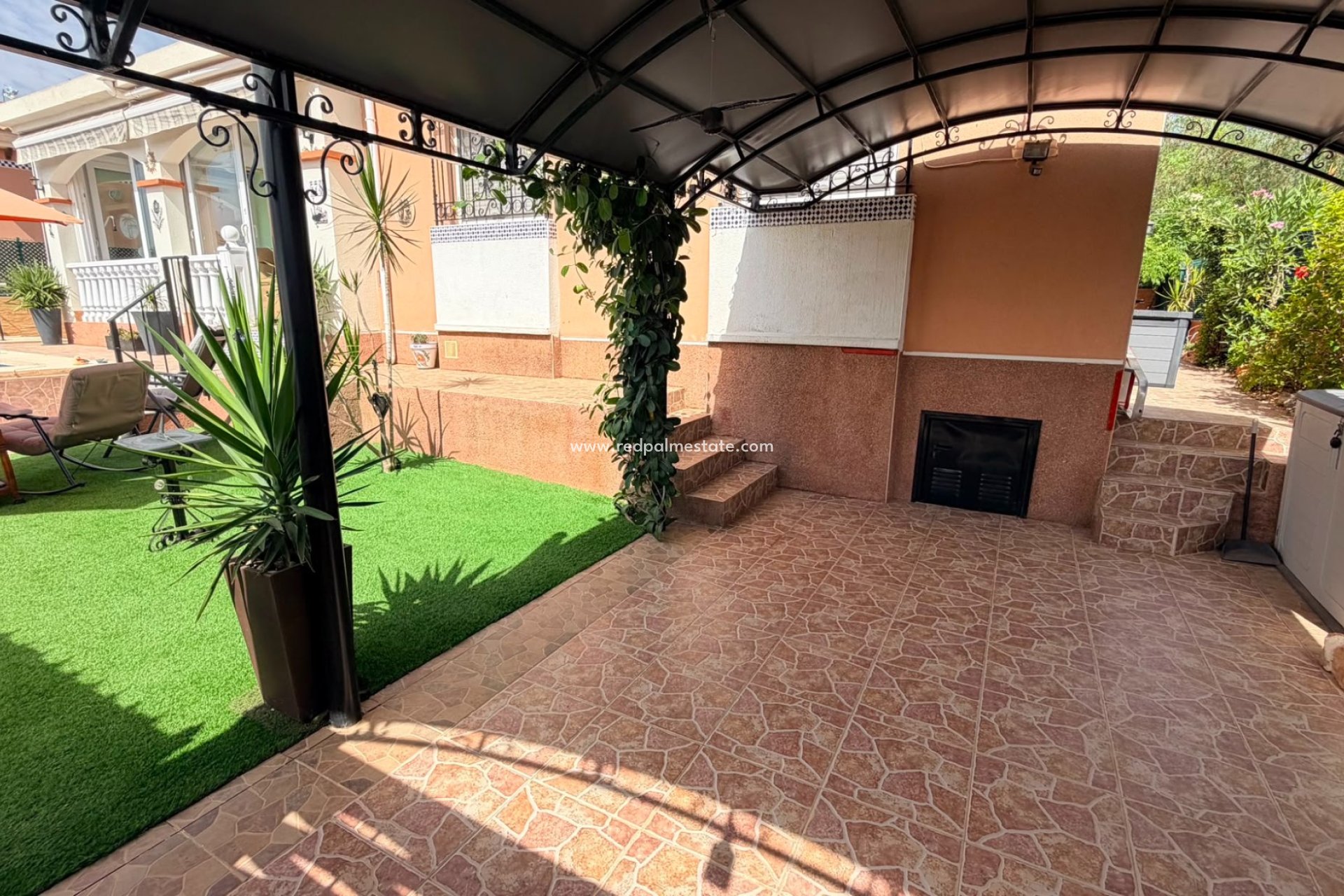 Återförsäljning - Villa -
Montesinos - La Herada