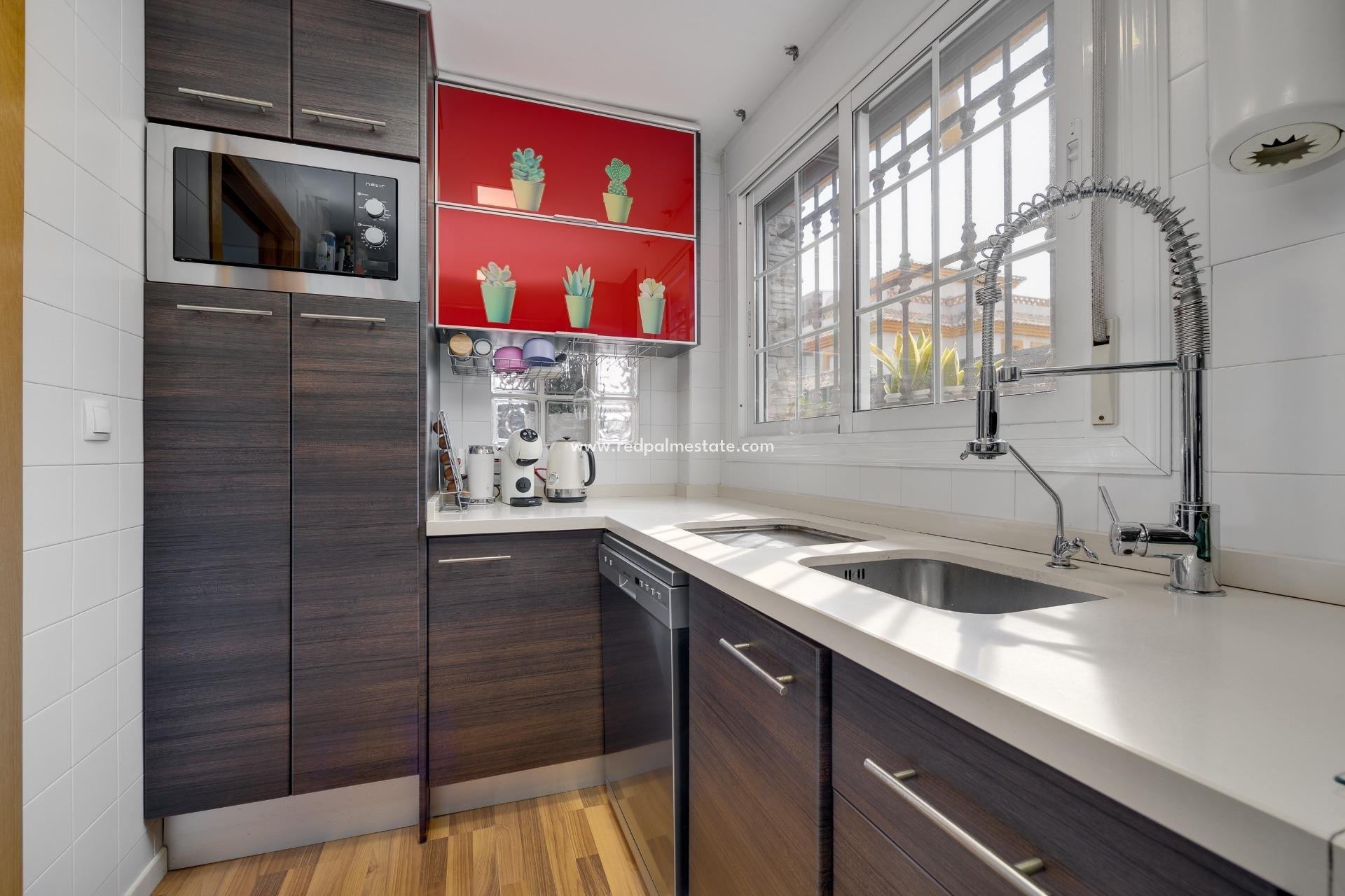 Återförsäljning - Villa -
Montesinos - La Herada