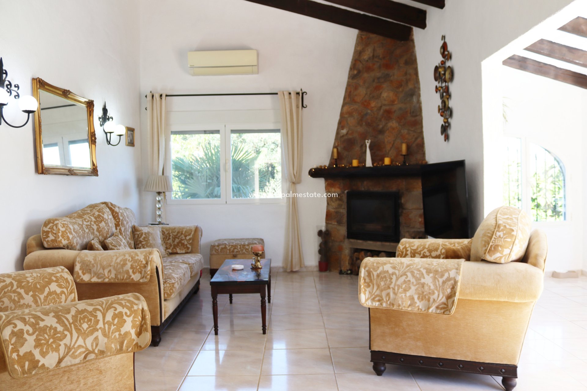 Återförsäljning - Villa -
Orba - Inland