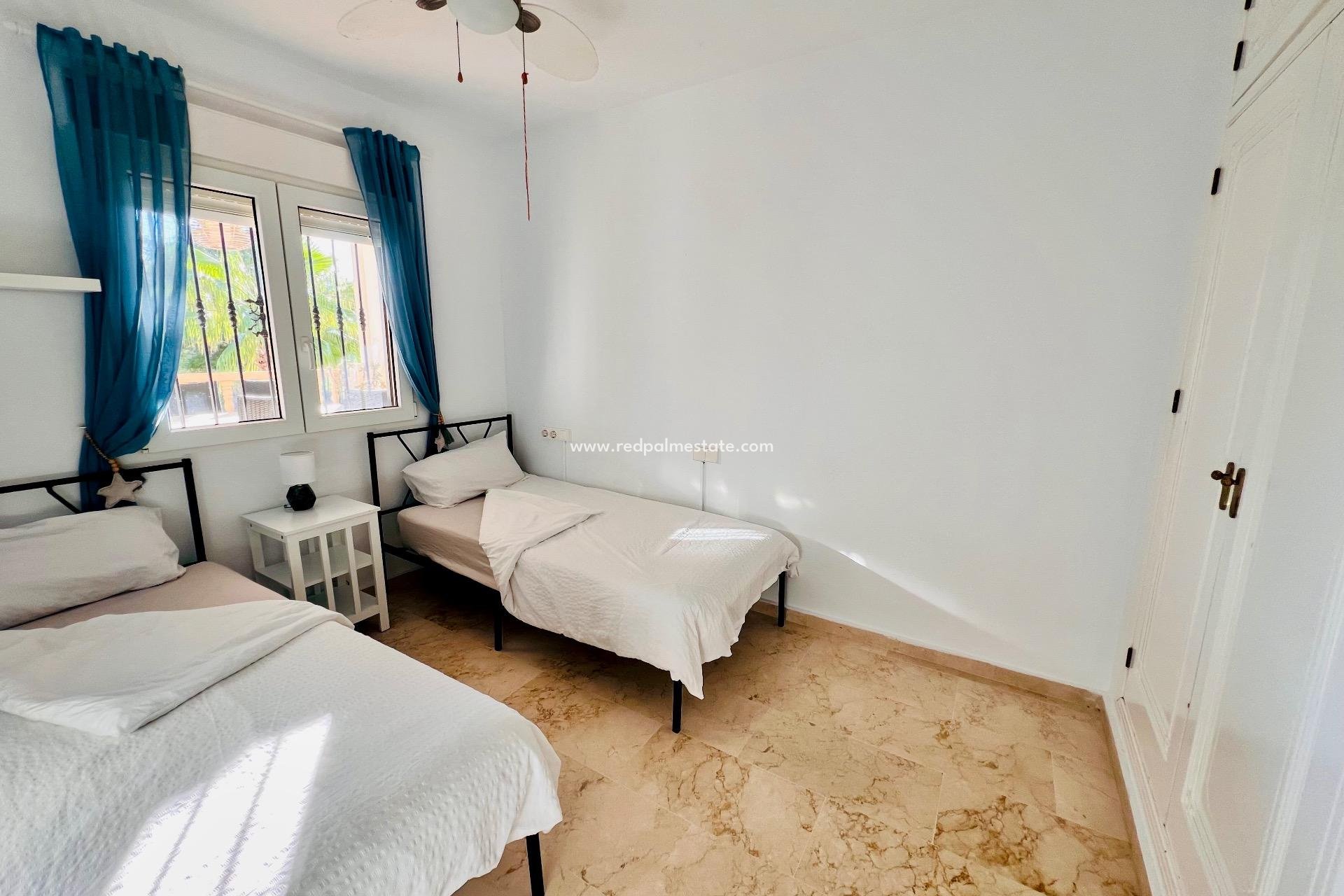 Återförsäljning - Villa -
Orihuela Costa - Altos de Campoamor