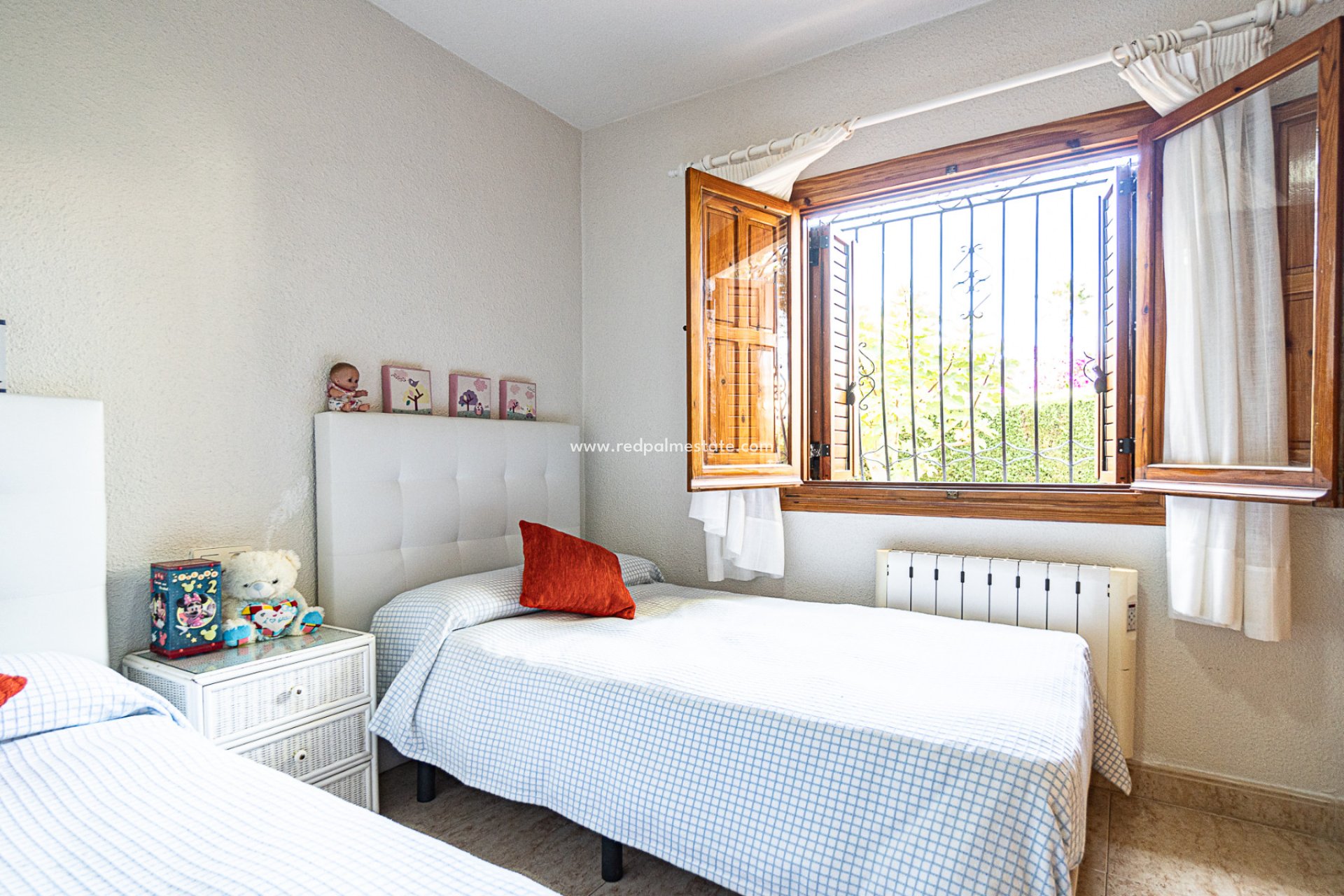 Återförsäljning - Villa -
Orihuela Costa - Beachside