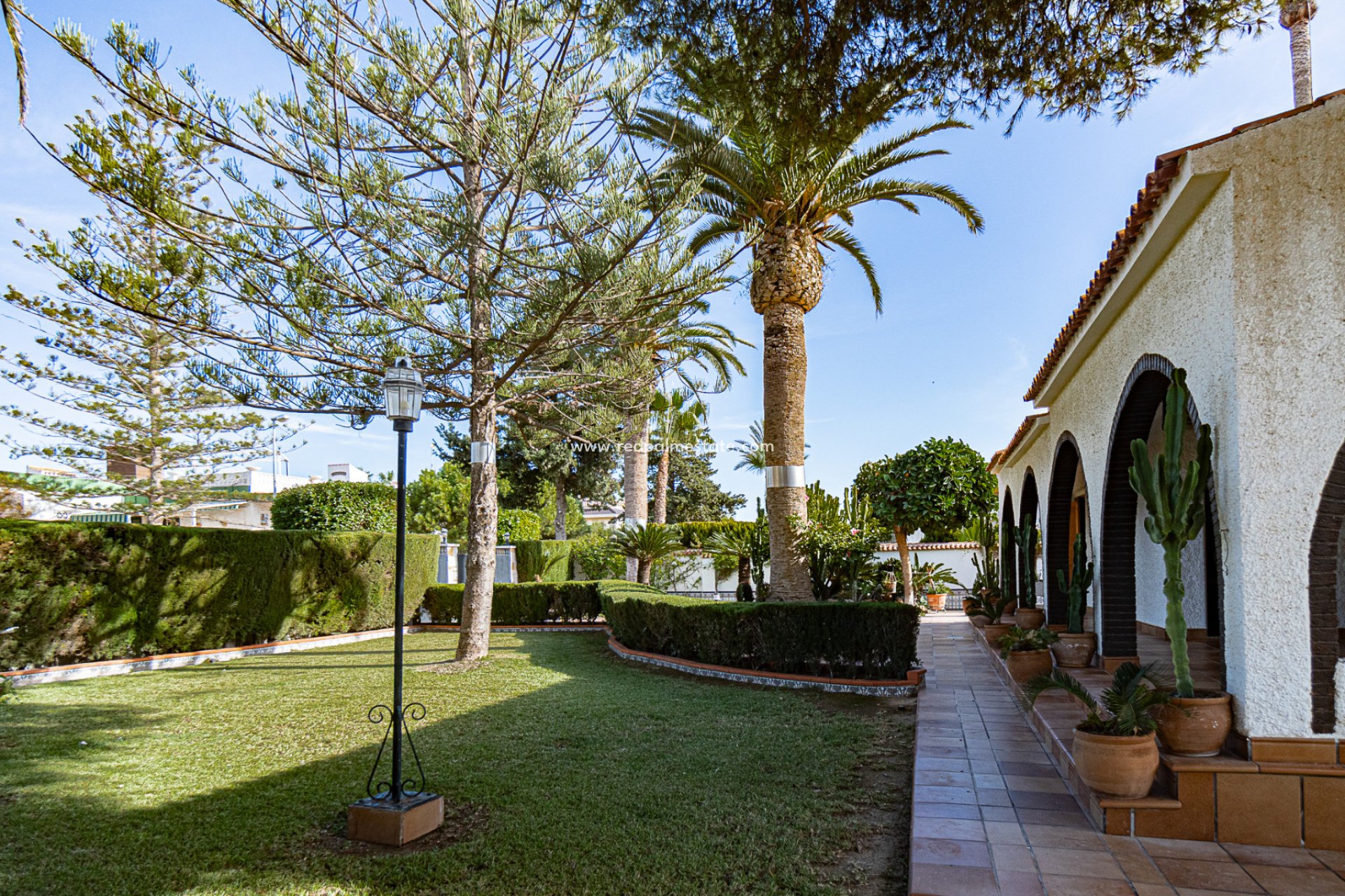 Återförsäljning - Villa -
Orihuela Costa - Beachside