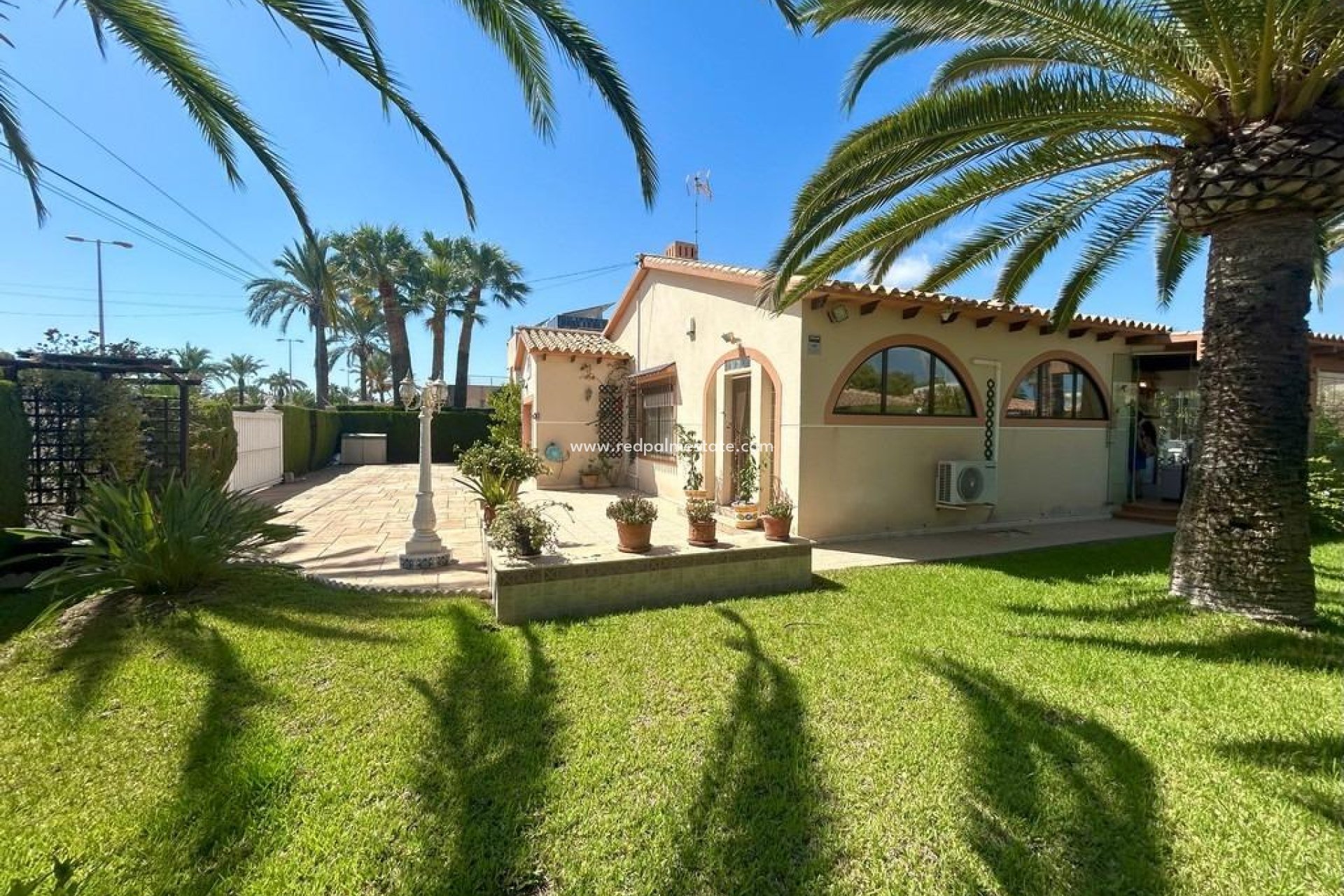 Återförsäljning - Villa -
Orihuela Costa - Cabo Roig