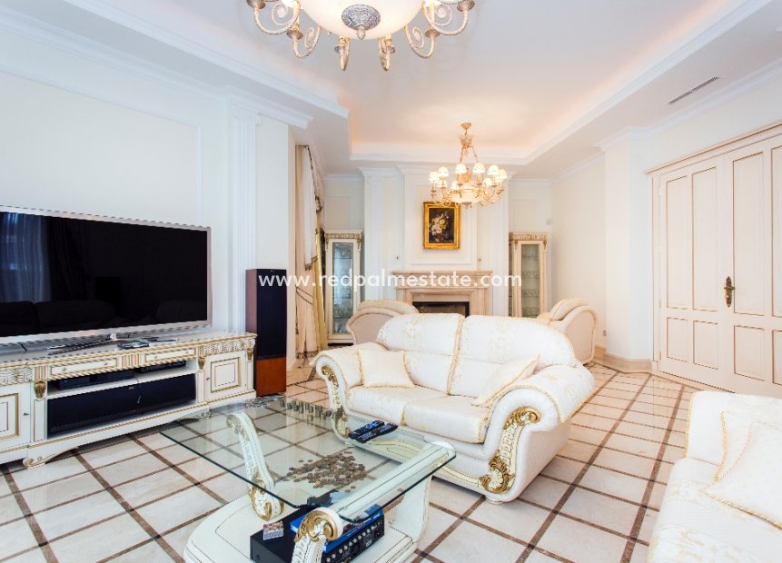 Återförsäljning - Villa -
Orihuela Costa - Cabo Roig