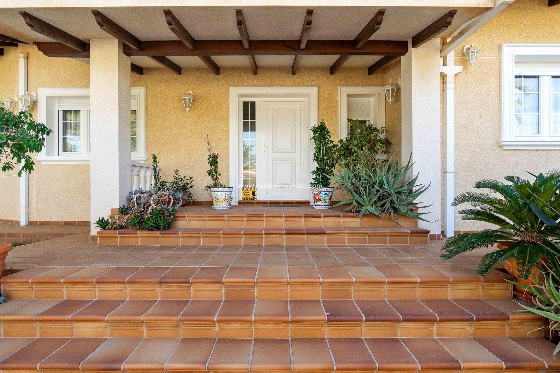 Återförsäljning - Villa -
Orihuela Costa - Cabo Roig