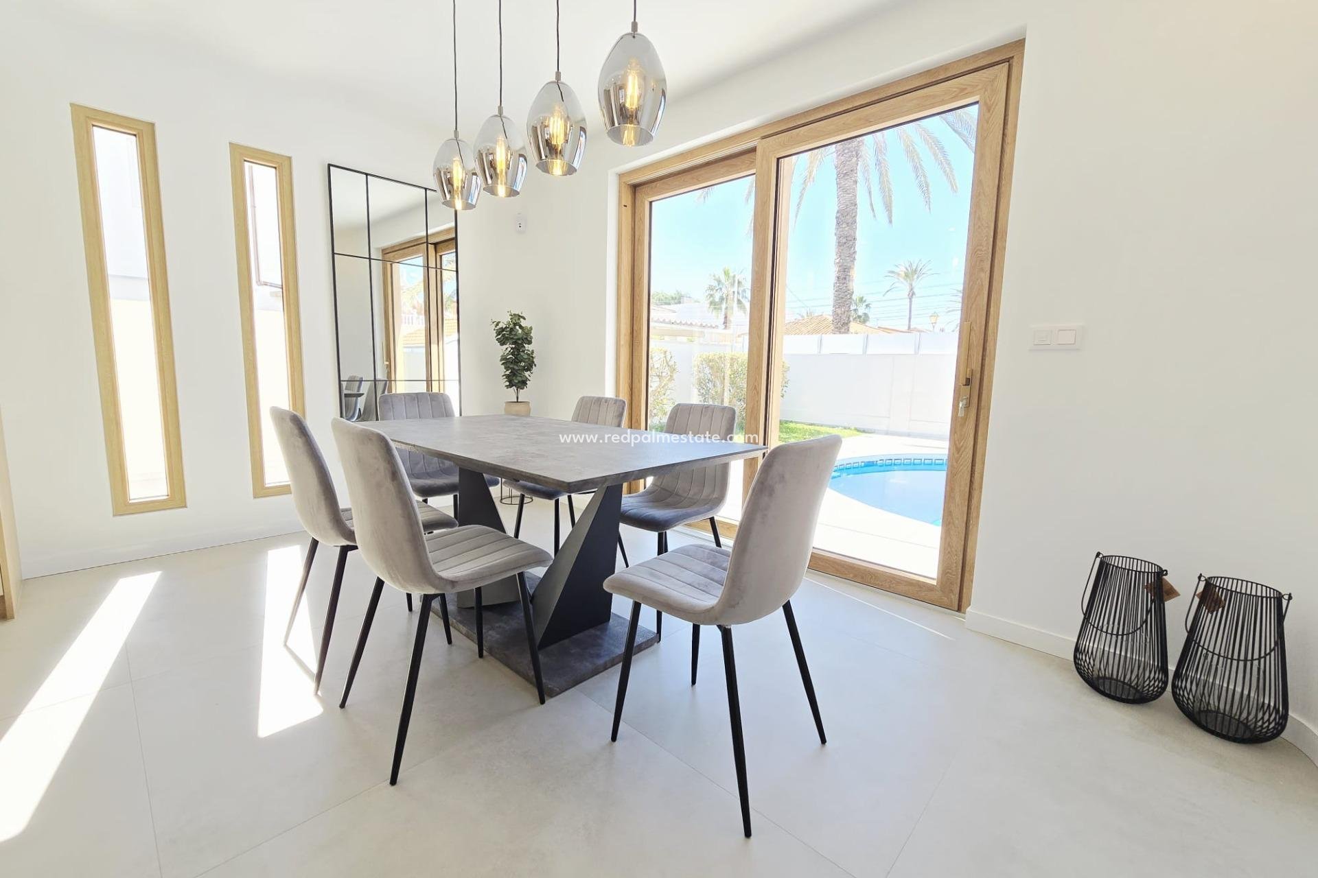 Återförsäljning - Villa -
Orihuela Costa - Cabo Roig
