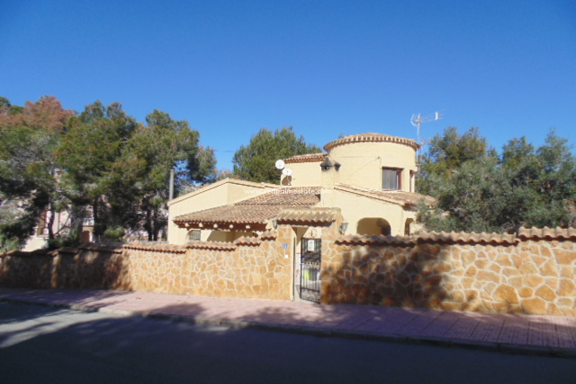 Återförsäljning - Villa -
Orihuela Costa - Calle Los Pirineos