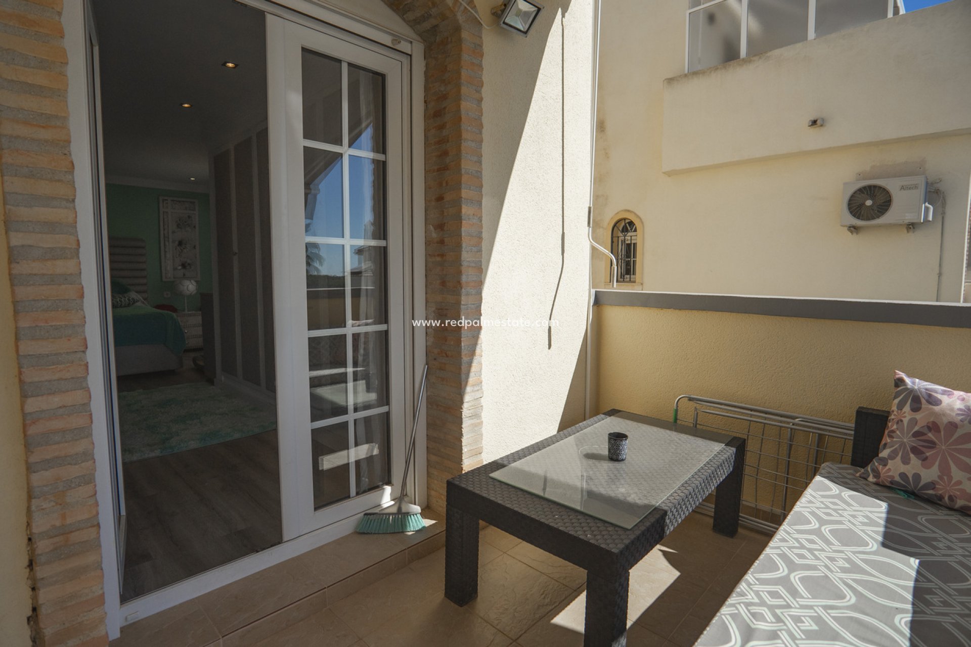 Återförsäljning - Villa -
Orihuela Costa - Calle Mayor