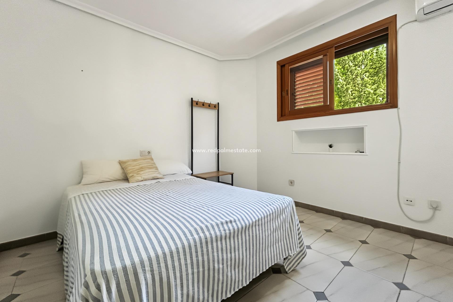 Återförsäljning - Villa -
Orihuela Costa - Campoamor