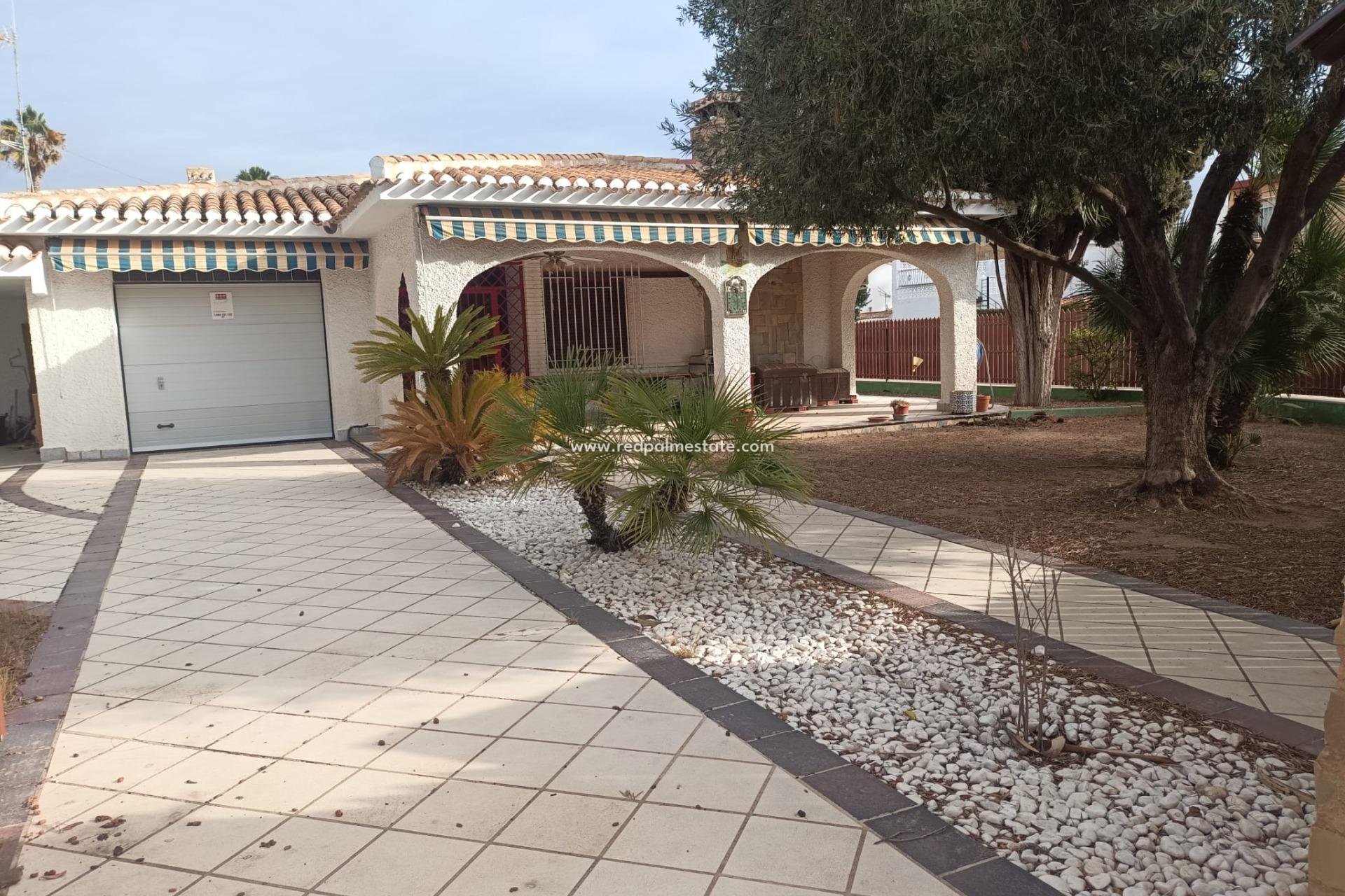 Återförsäljning - Villa -
Orihuela Costa - Campoamor