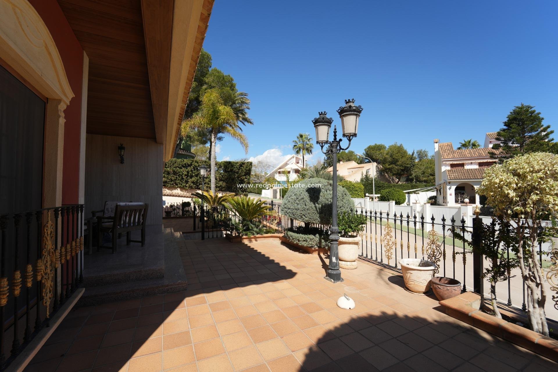 Återförsäljning - Villa -
Orihuela Costa - Campoamor