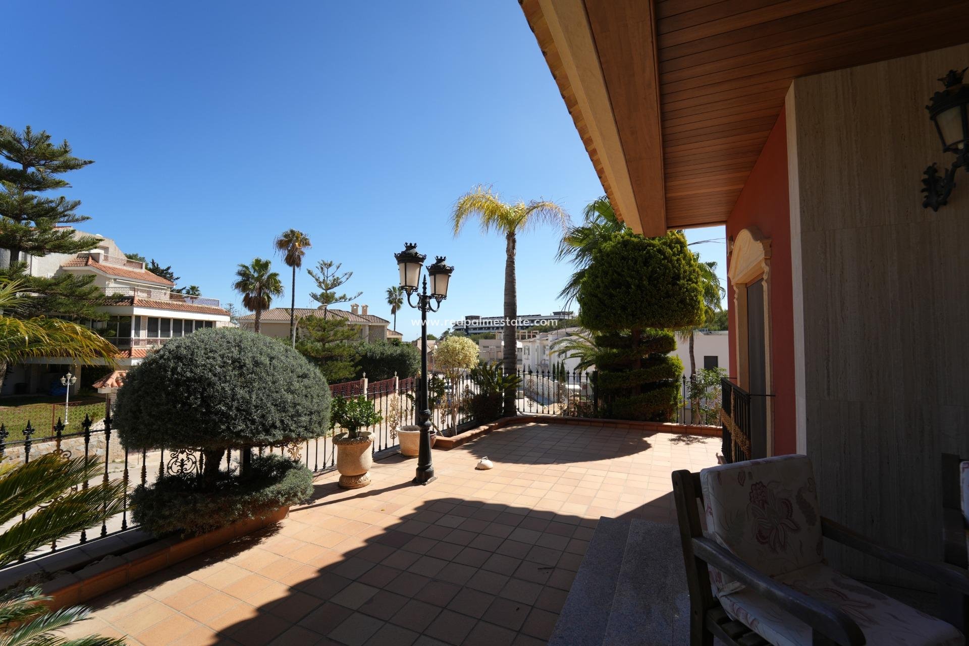 Återförsäljning - Villa -
Orihuela Costa - Campoamor