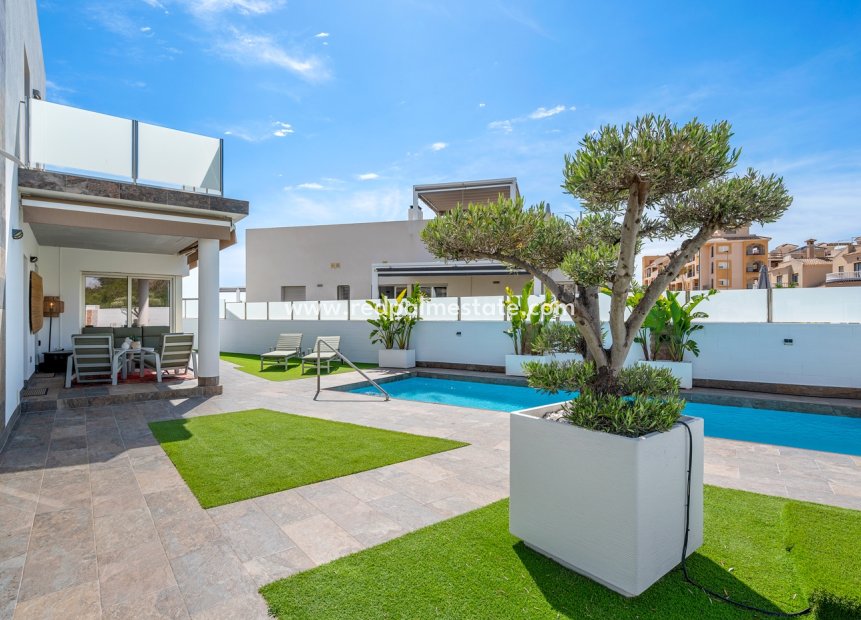 Återförsäljning - Villa -
Orihuela Costa - Costa Blanca