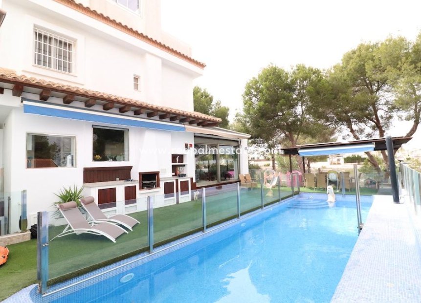 Återförsäljning - Villa -
Orihuela Costa - Costa Blanca