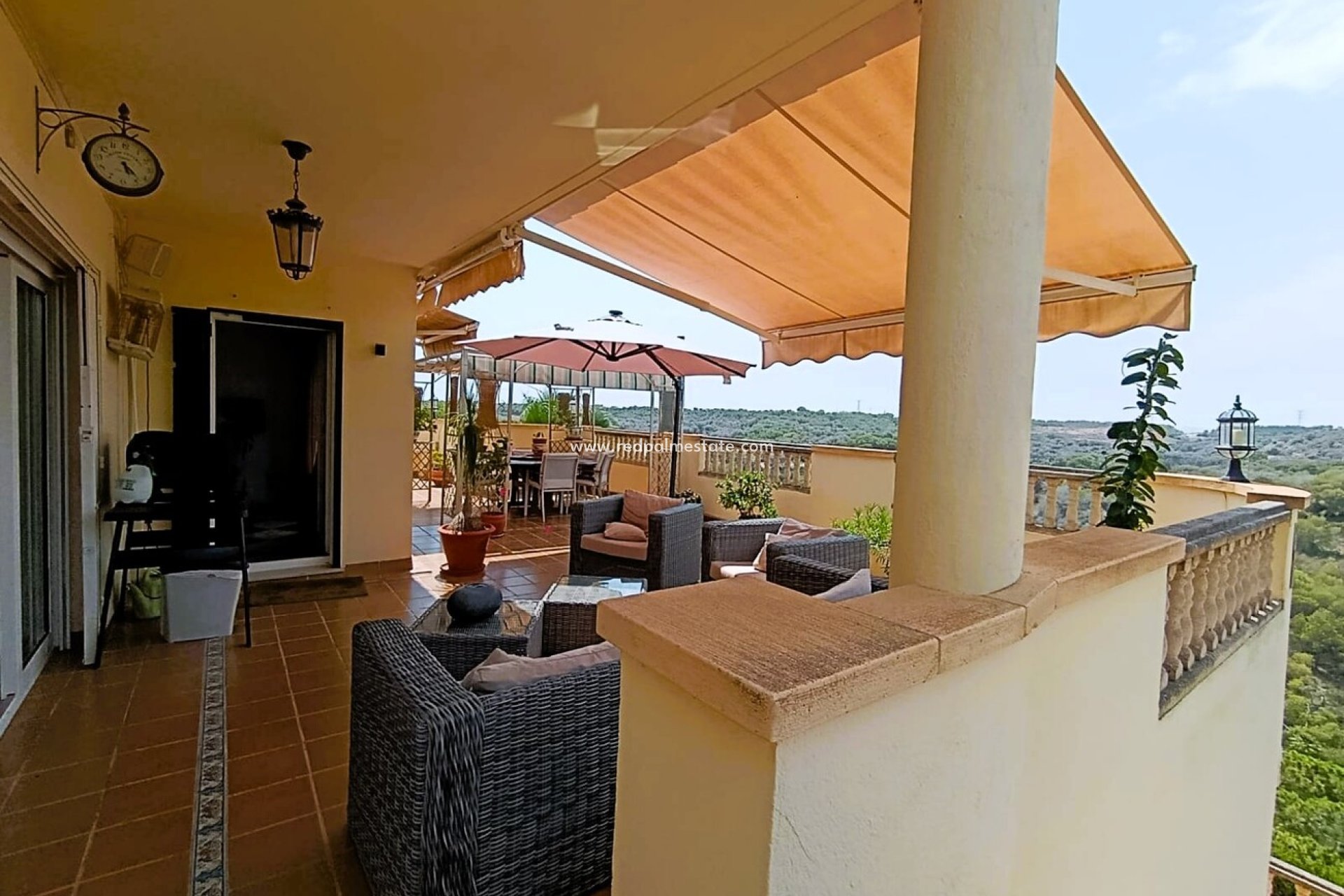 Återförsäljning - Villa -
Orihuela Costa - Inland