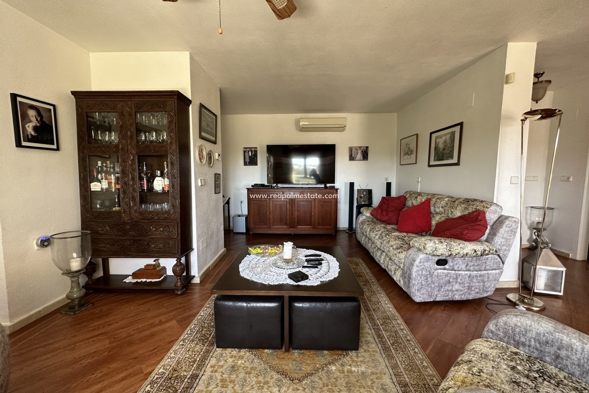 Återförsäljning - Villa -
Orihuela Costa - Inland