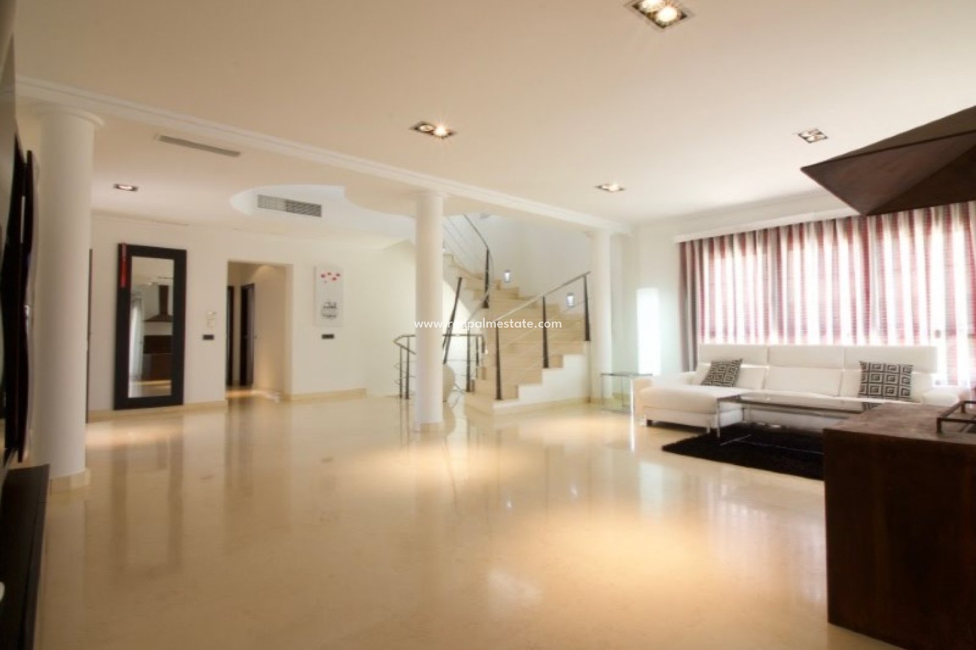 Återförsäljning - Villa -
Orihuela Costa - Inland