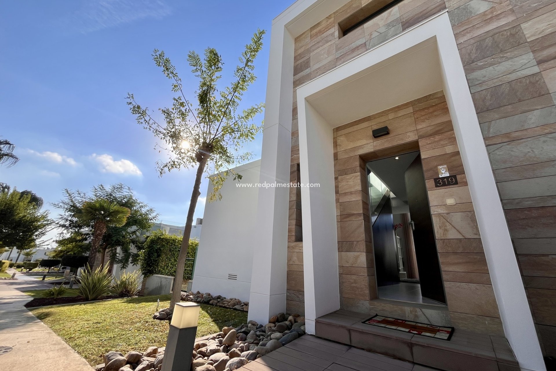 Återförsäljning - Villa -
Orihuela Costa - Inland