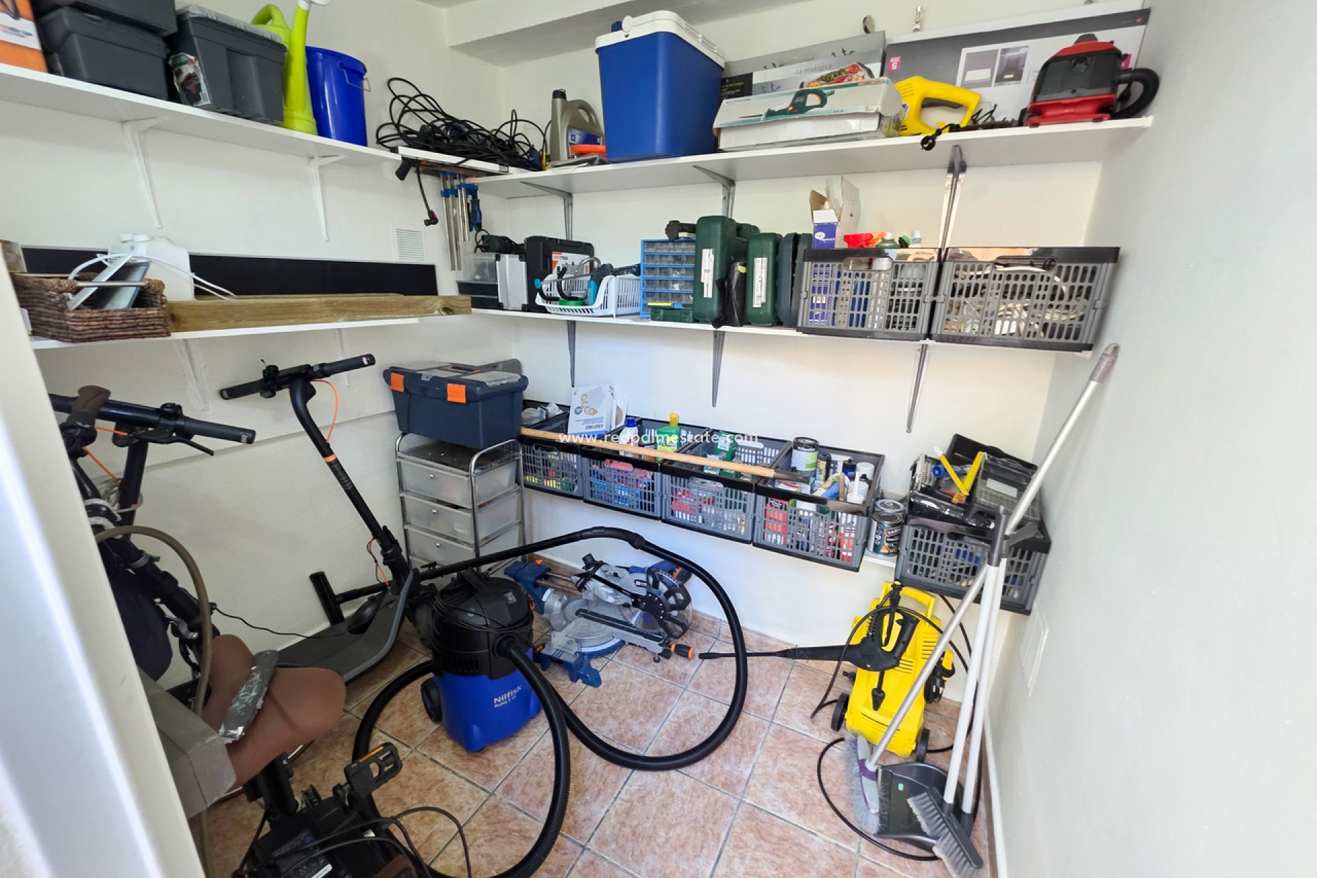 Återförsäljning - Villa -
Orihuela Costa - Inland