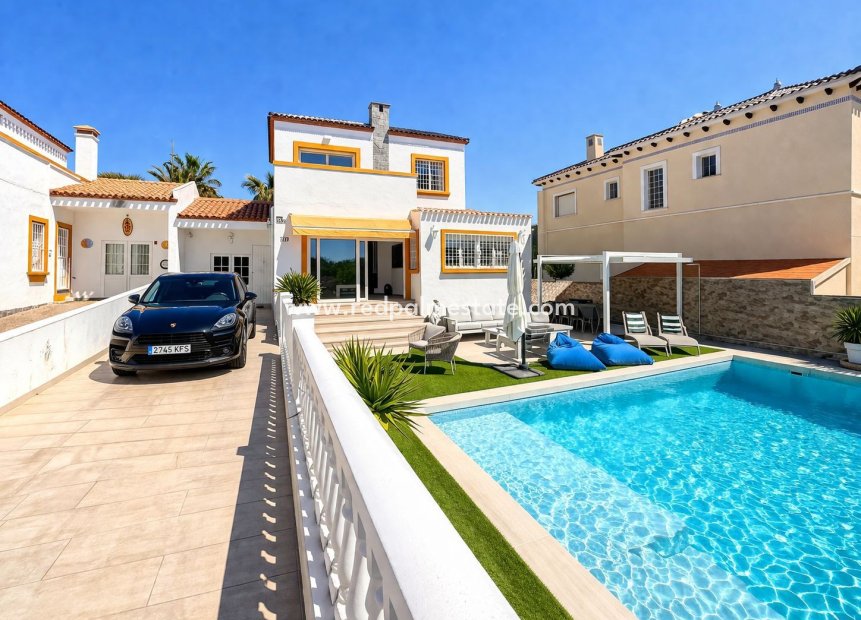 Återförsäljning - Villa -
Orihuela Costa - Inland