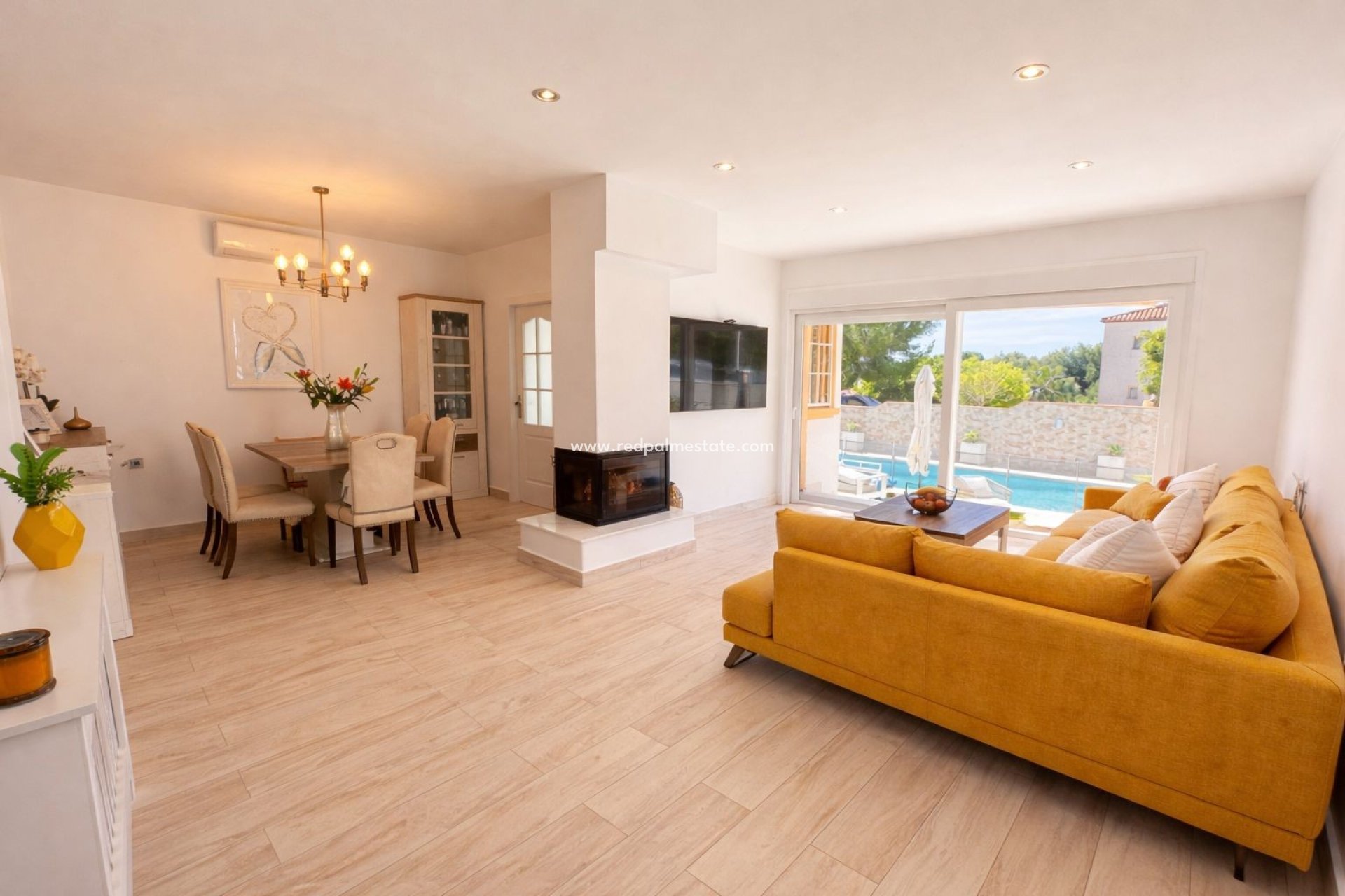 Återförsäljning - Villa -
Orihuela Costa - Inland