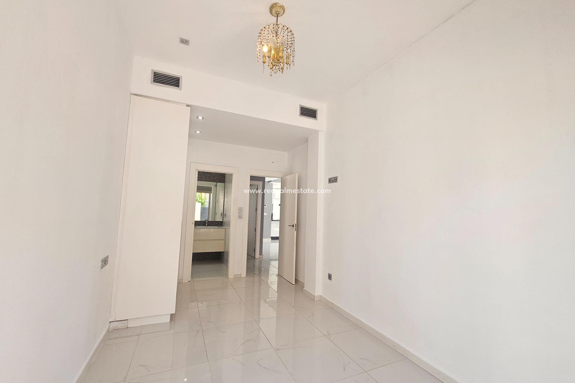 Återförsäljning - Villa -
Orihuela Costa - La Matanza