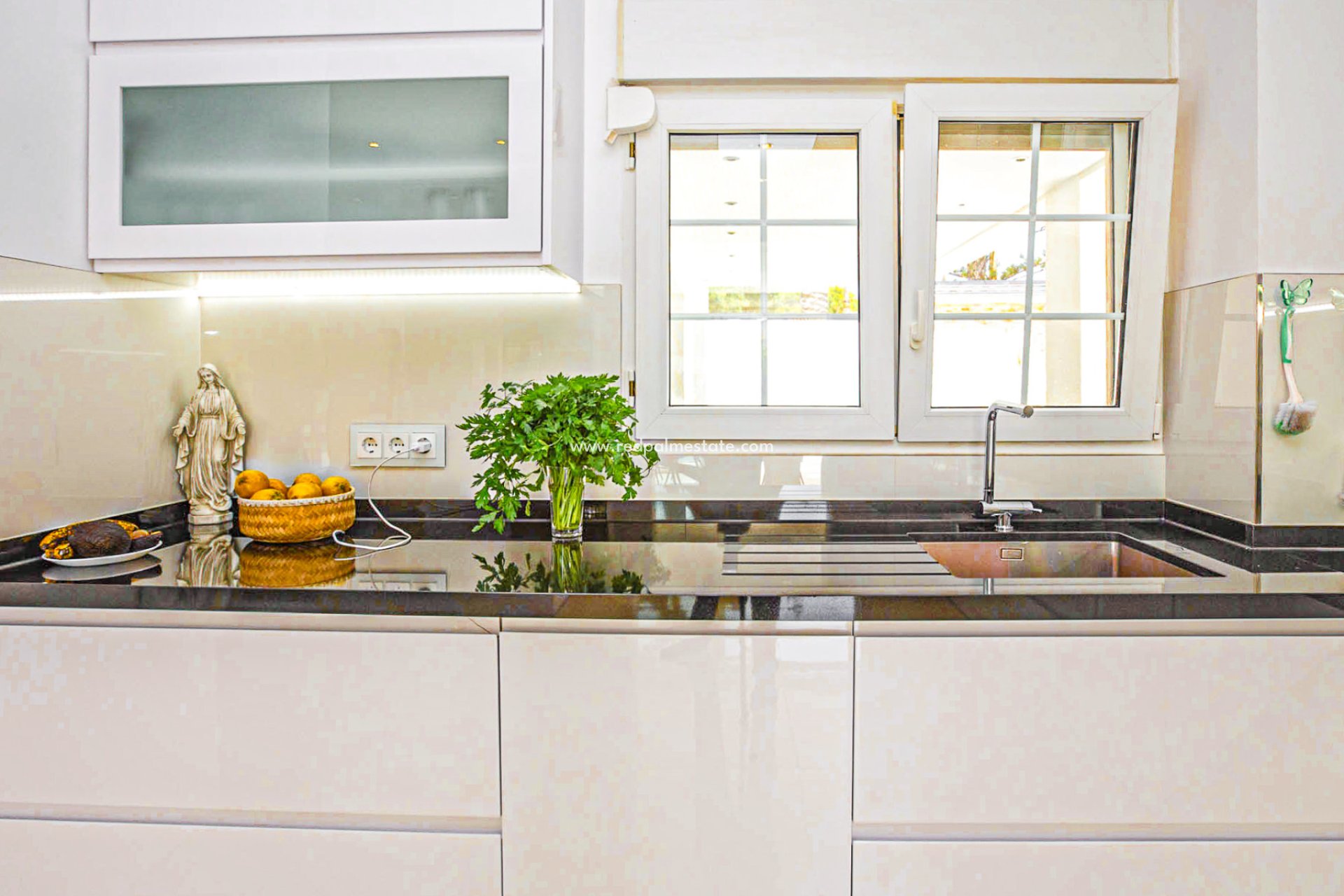 Återförsäljning - Villa -
Orihuela Costa - La Zenia