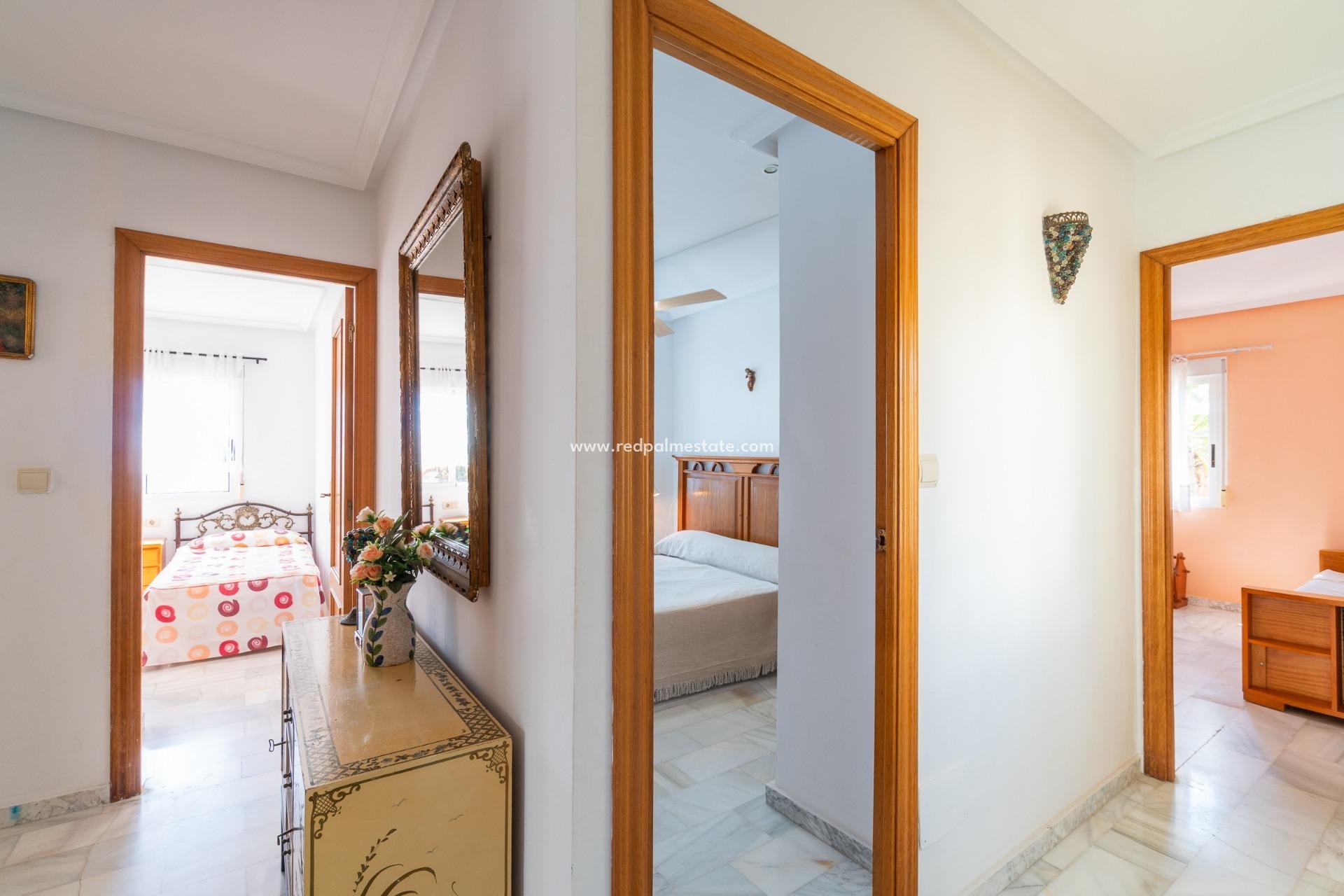 Återförsäljning - Villa -
Orihuela Costa - La Zenia