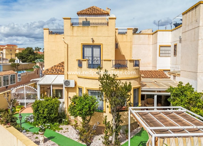 Återförsäljning - Villa -
Orihuela Costa - La Zenia