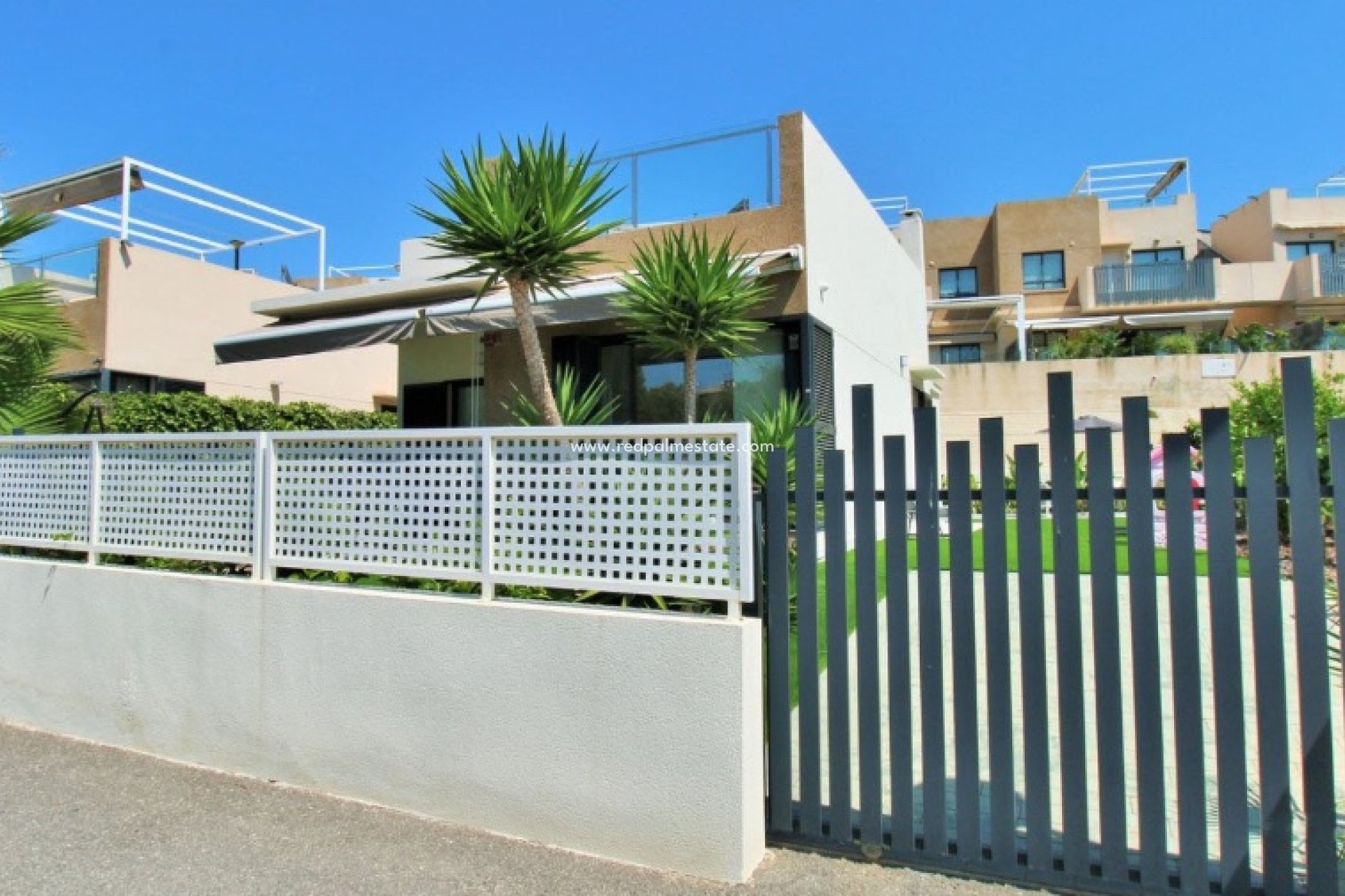 Återförsäljning - Villa -
Orihuela Costa - La Zenia