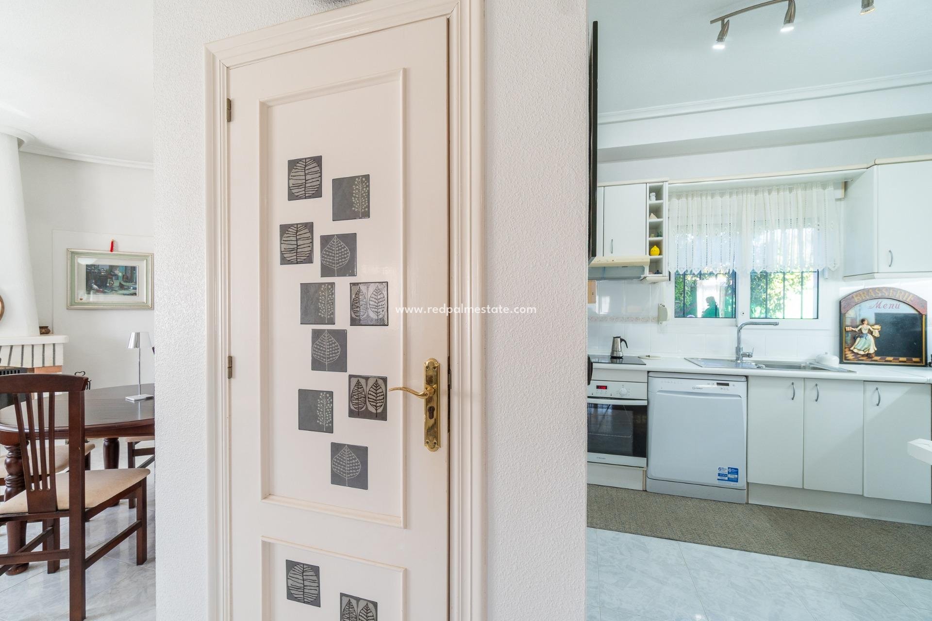 Återförsäljning - Villa -
Orihuela Costa - La Zenia