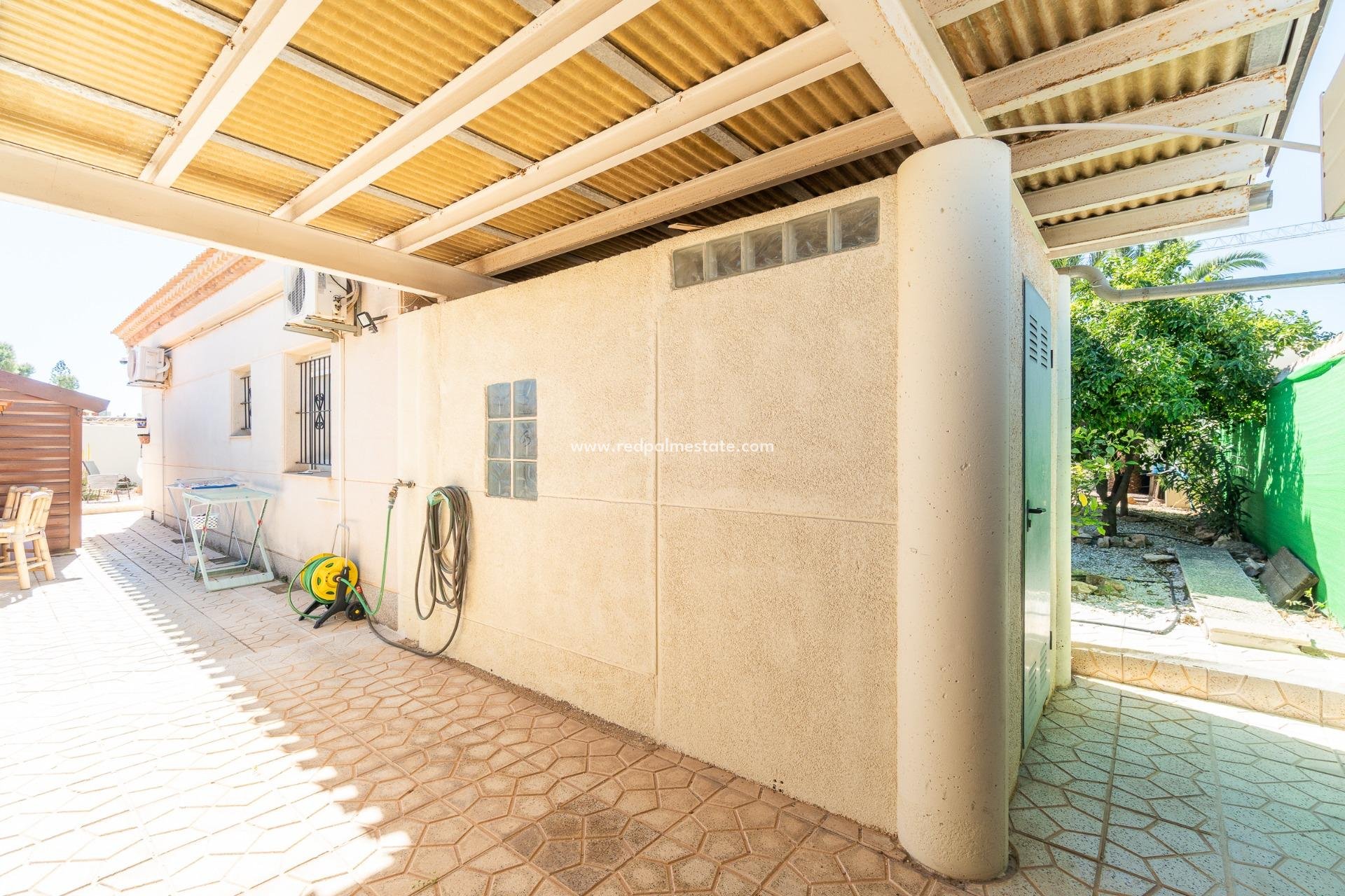 Återförsäljning - Villa -
Orihuela Costa - La Zenia