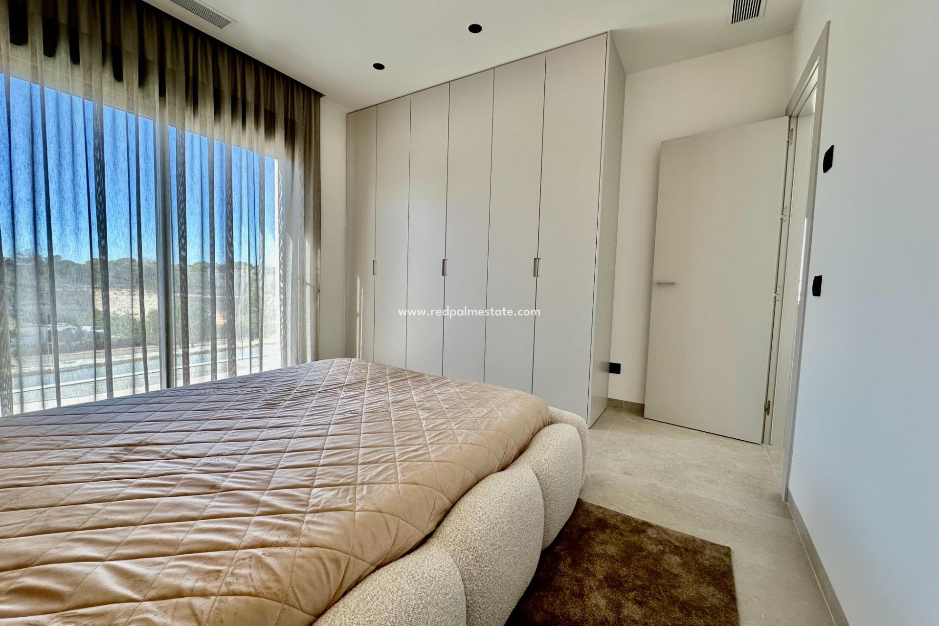 Återförsäljning - Villa -
Orihuela Costa - Las Colinas Golf