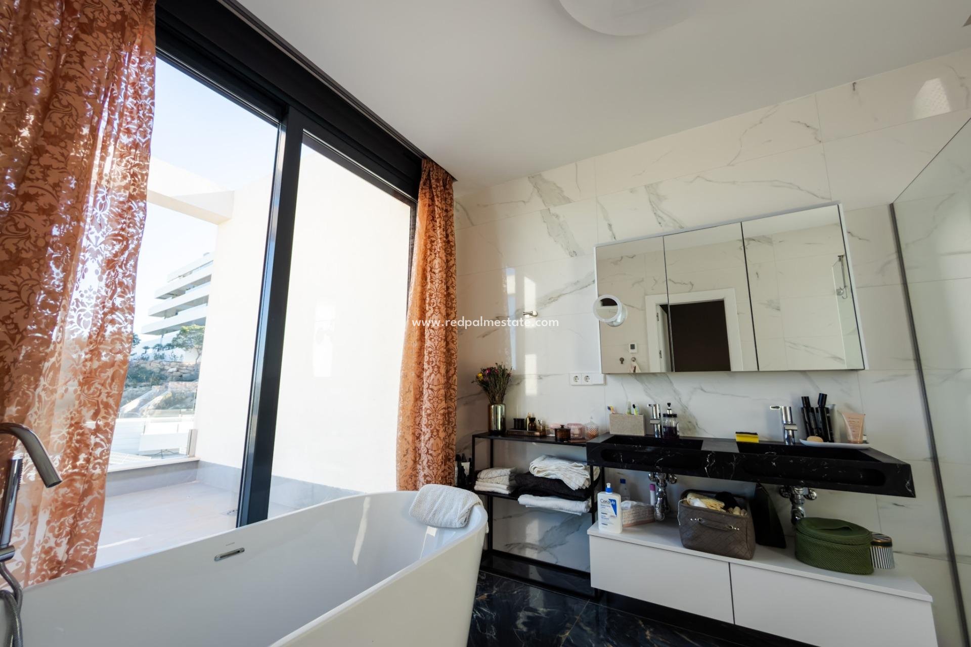 Återförsäljning - Villa -
Orihuela Costa - Las Colinas Golf