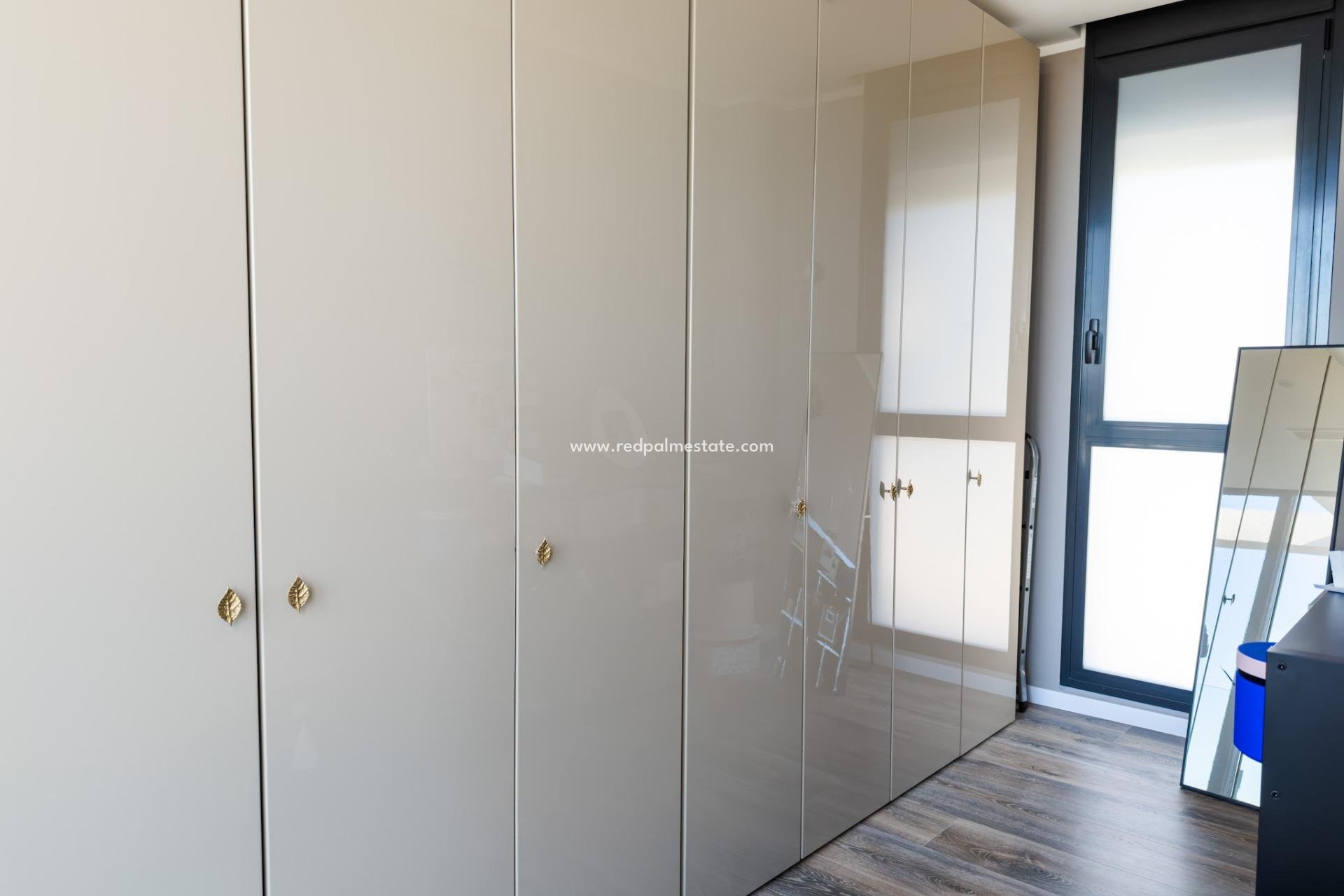 Återförsäljning - Villa -
Orihuela Costa - Las Colinas Golf