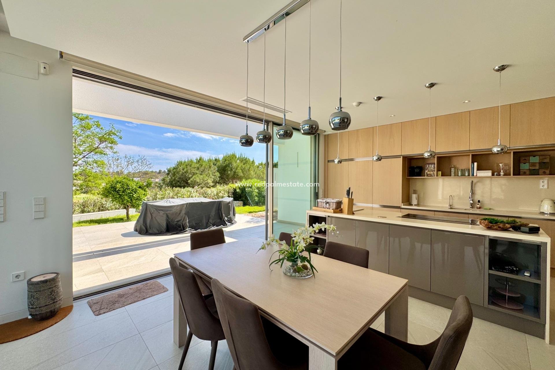 Återförsäljning - Villa -
Orihuela Costa - Las Colinas Golf