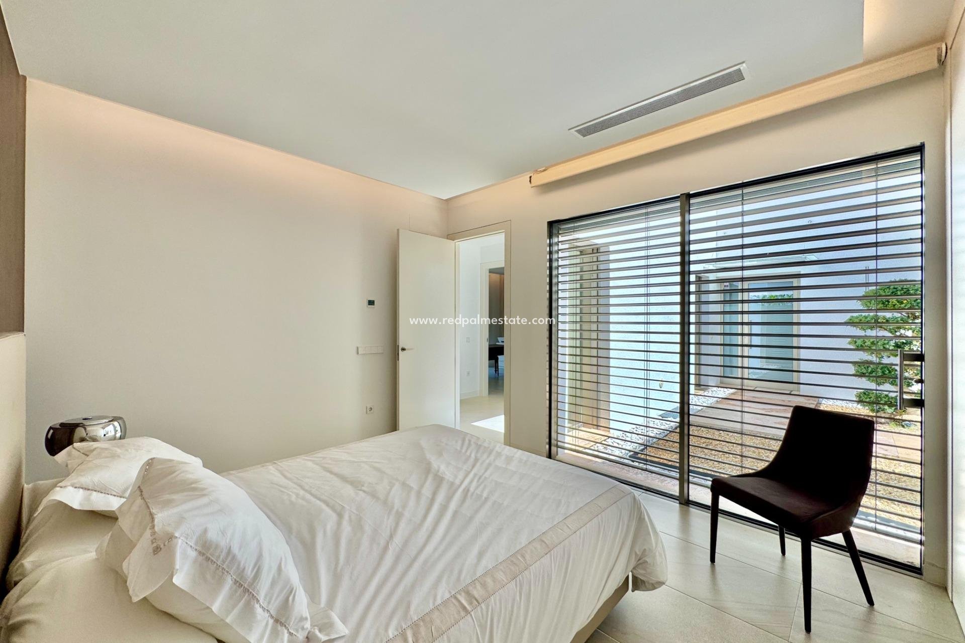 Återförsäljning - Villa -
Orihuela Costa - Las Colinas Golf